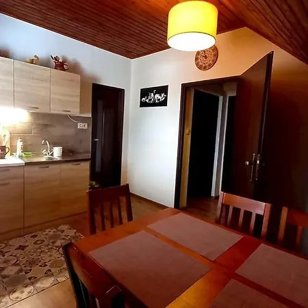 Hotel Zbojnicka Willa U Krola 503-701-576 Gron